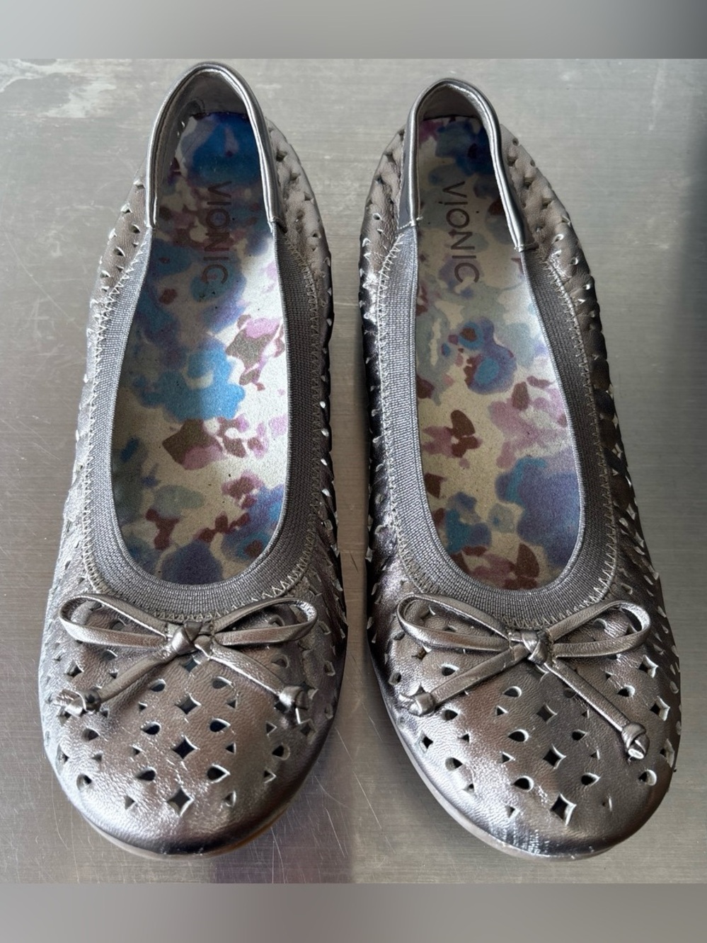 Vionic Surin Metallic Silver Perforated Leather Ballet Flats✨